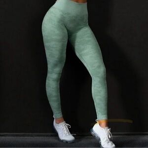 GYMSHARK Adapt Camo Seamless Activewear Leggings Size Medium green